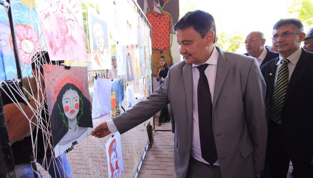 Governador Wellington Dias confere obras de arte