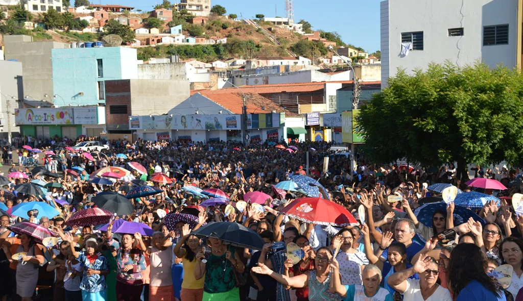 Fiéis participam da celebração