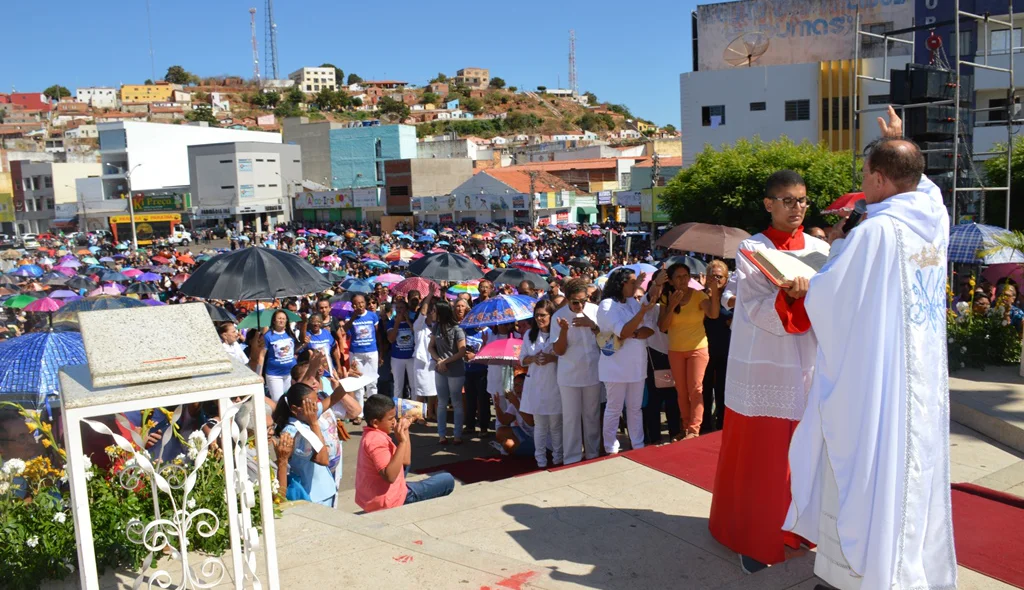 Padre Chiquinho agradece a presença do povo