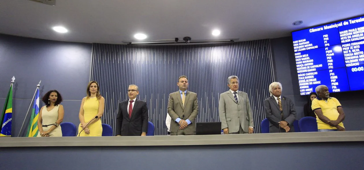 Autoridades participaram da solenidade