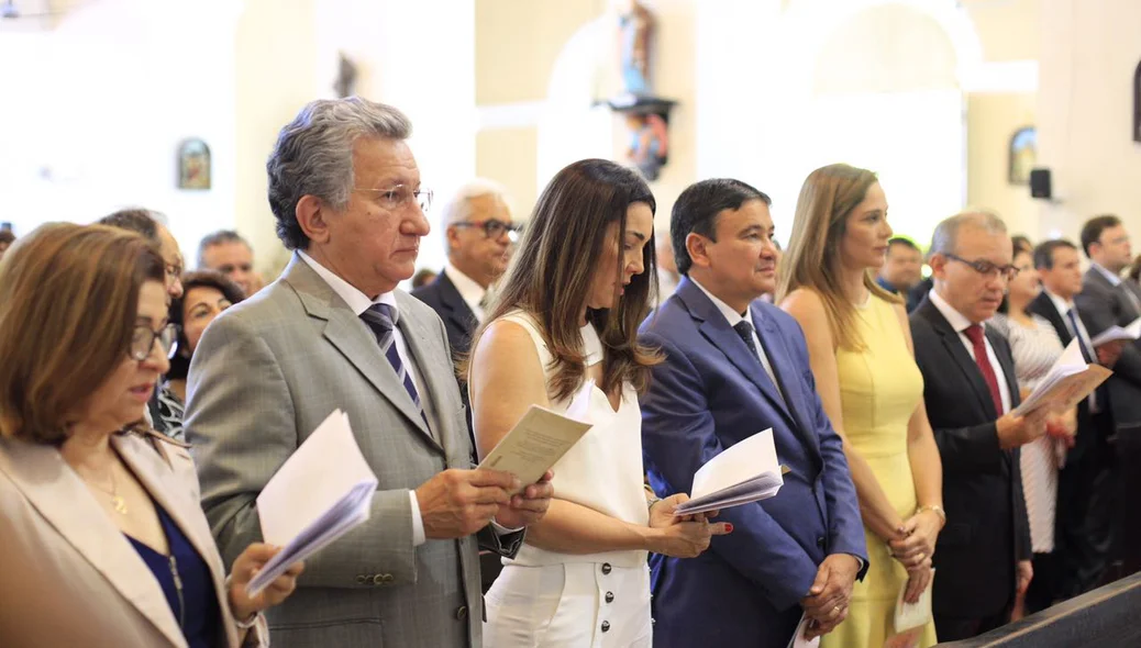 Autoridades participaram de missa solene na Igreja Nossa Senhora do Amparo