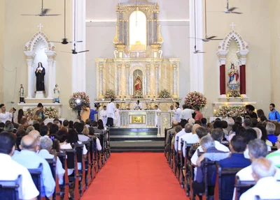 Missa solene na Igreja Nossa Senhora das Graças