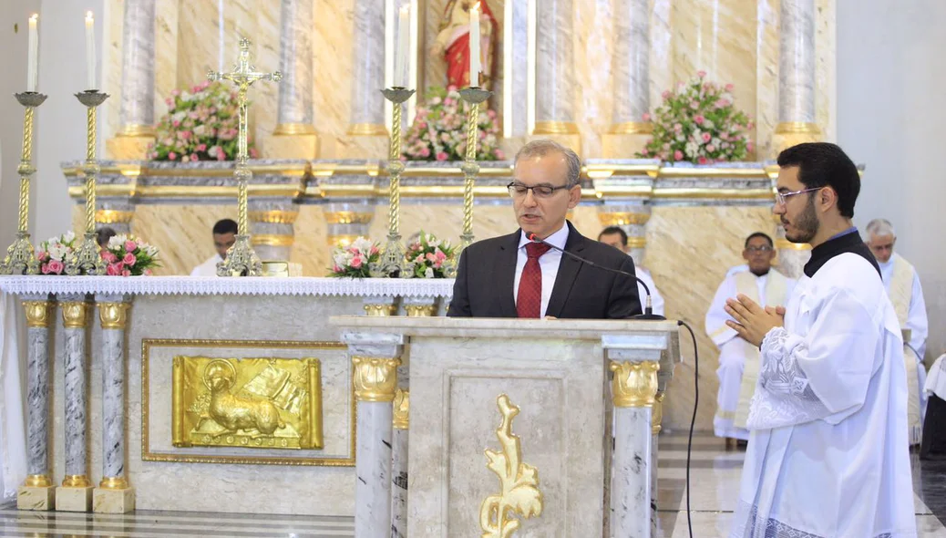 Prefeito Firmino Filho na missa solene do aniversário de Teresina