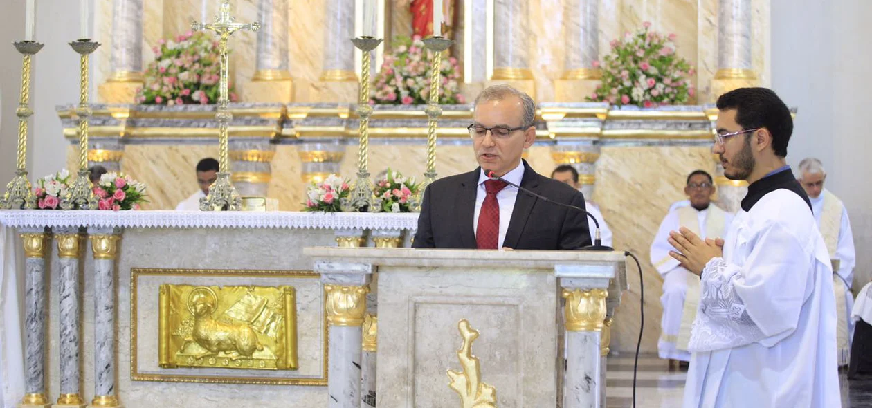 Prefeito Firmino Filho na missa solene do aniversário de Teresina