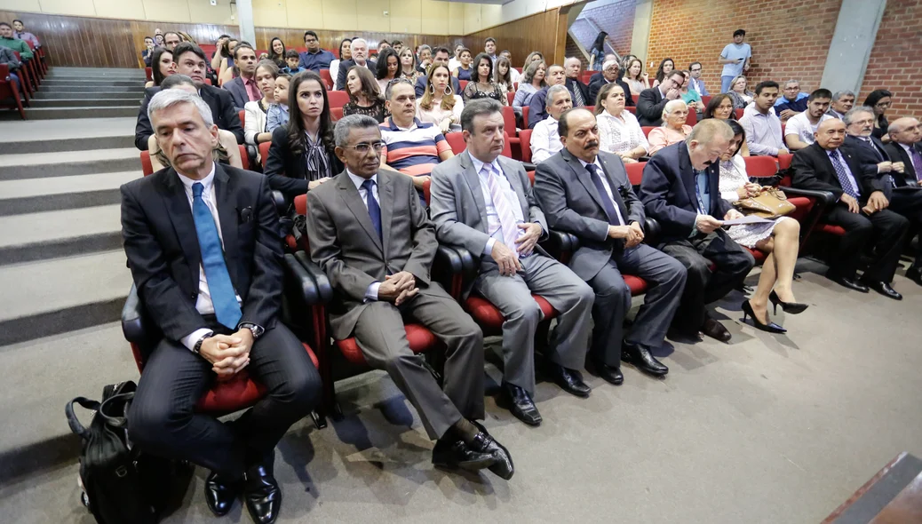 Autoridades na posse dos novos Juízes 
