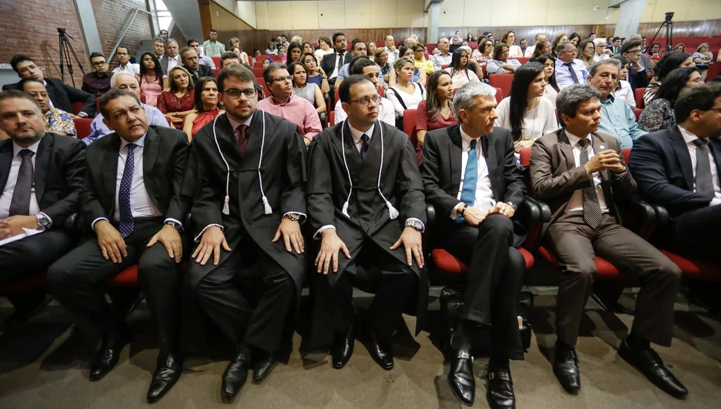 Magistrados e autoridades 