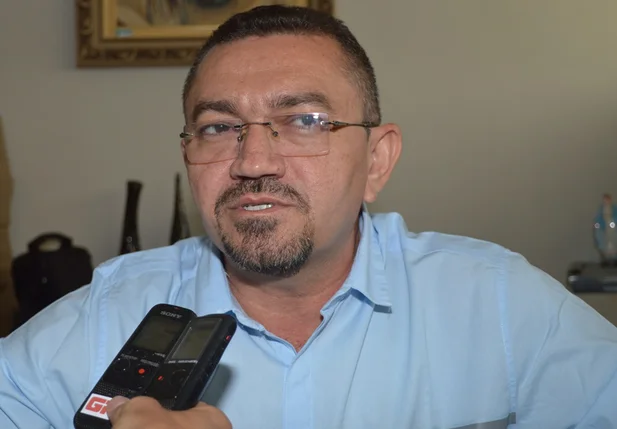 Padre Walmir nomeia novos comissionados para secretaria de Saúde