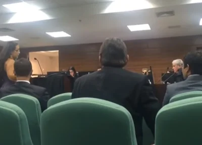 Desembargador ameaça deixar audiência por causa da roupa de advogada