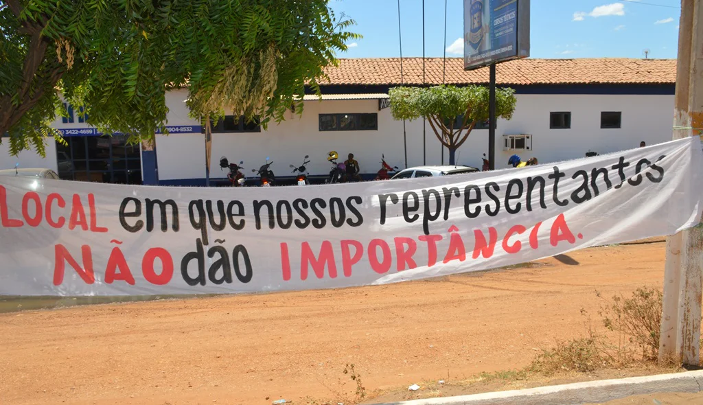 Moradores demonstram toda indignação