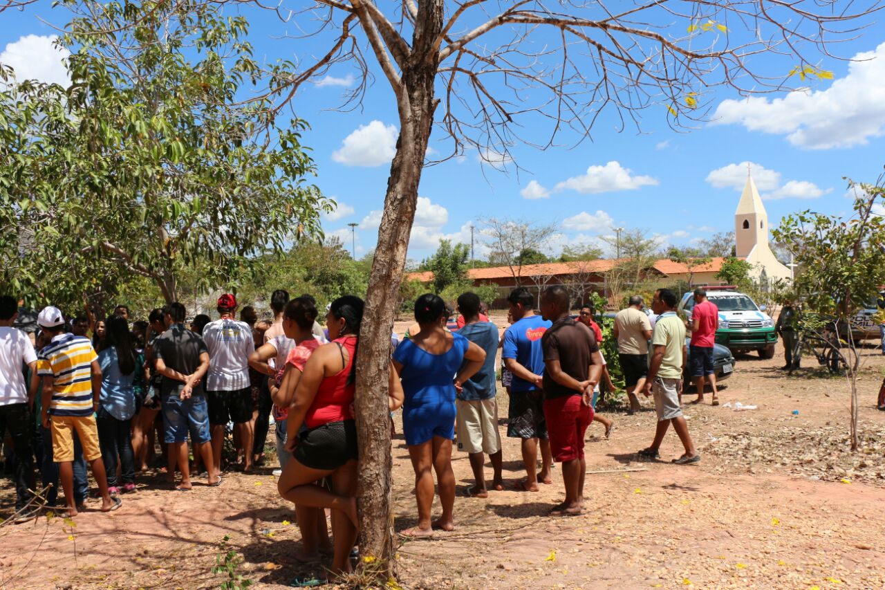 Populares no local do crime