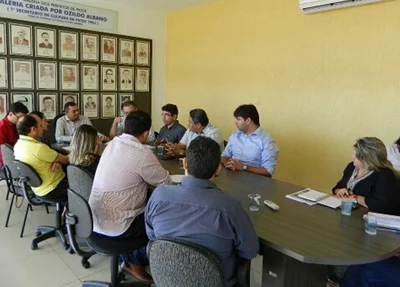 Reunião do Padre Walmir com o secretário de Saúde, Florentino Neto
