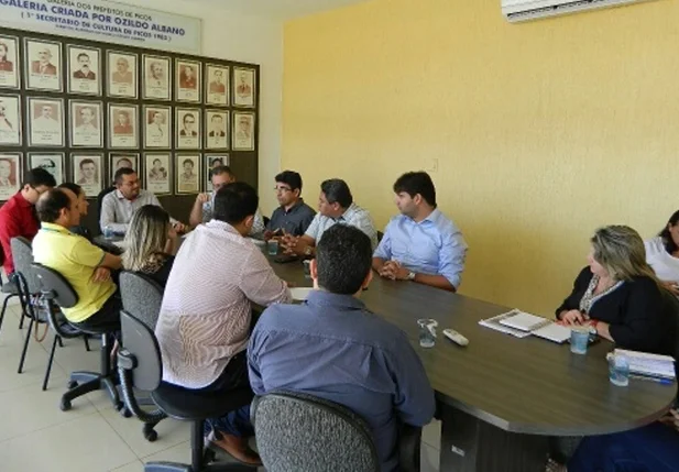 Reunião do Padre Walmir com o secretário de Saúde, Florentino Neto