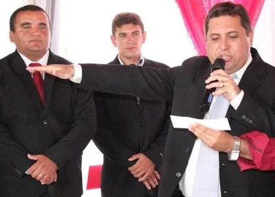 Prefeito de Aroeiras do Itaim prestando juramento
