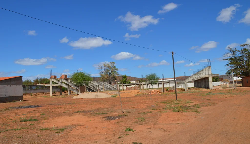 Conclusão do ginásio poliesportivo de Picos ficou apenas na promessa.