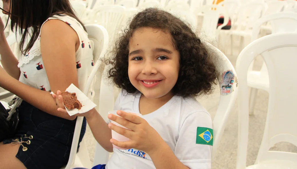 Crianças já estão estudando na escola
