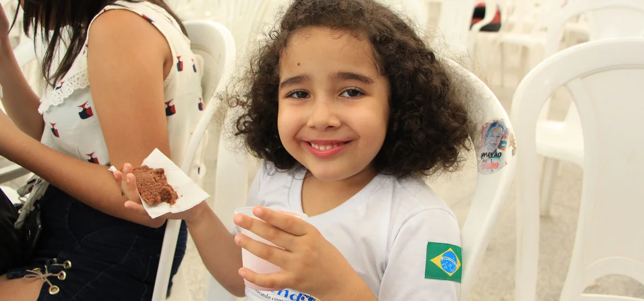 Crianças já estão estudando na escola