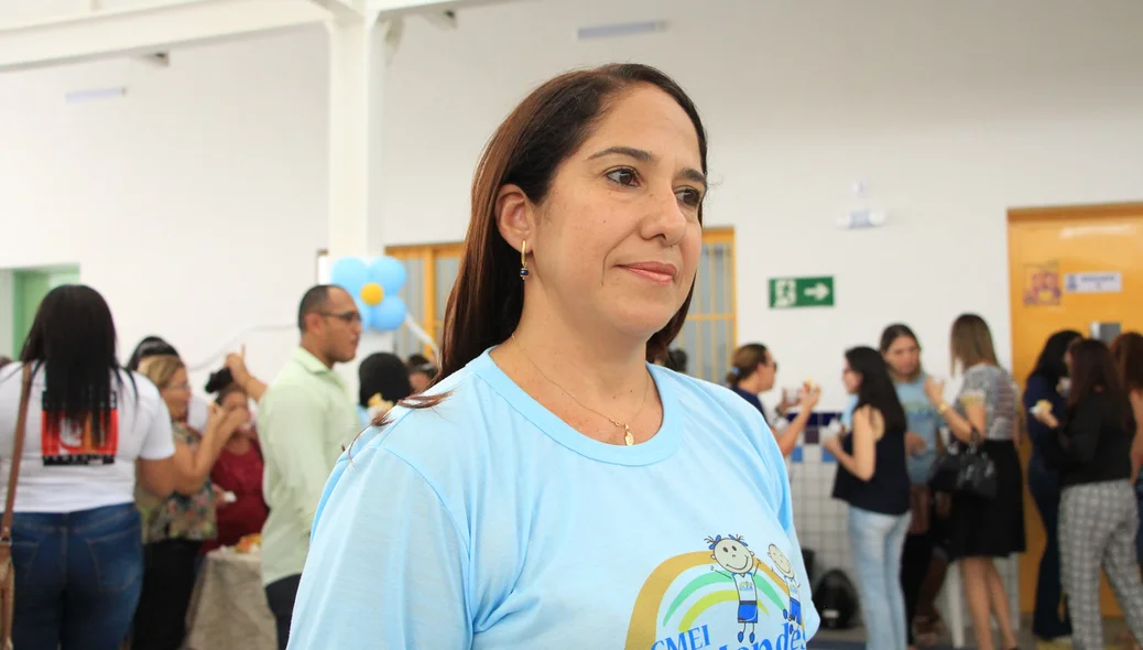 Diretora da escola, Francisca Santos