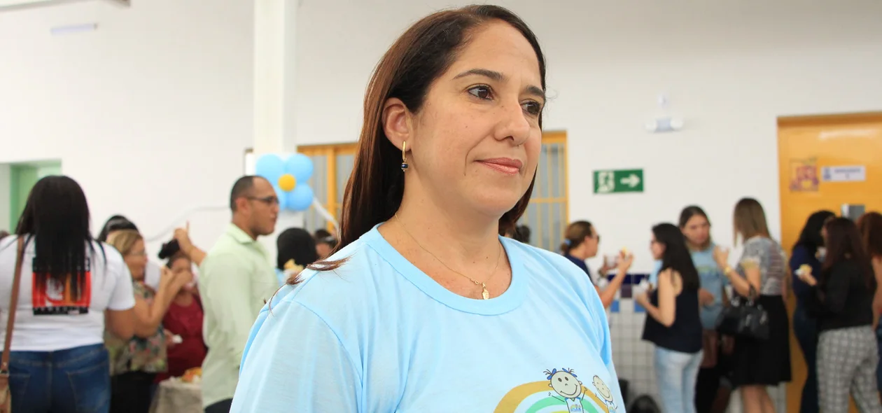 Diretora da escola, Francisca Santos