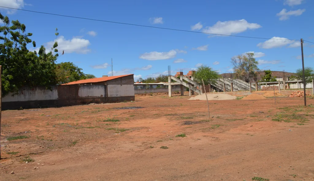 Obra não avançou  e não tem prazo para ser concluída