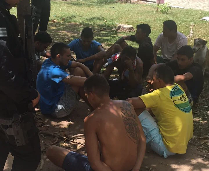 Polícia prende 10 suspeitos de vender drogas