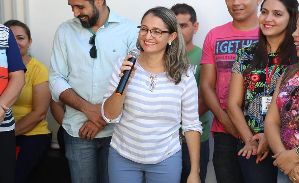 A secretária de saúde Elizangela Amorim 