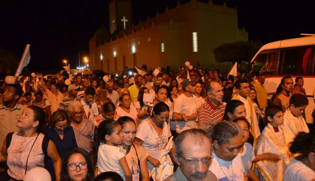 Católicos percorrem ruas de Pio IX