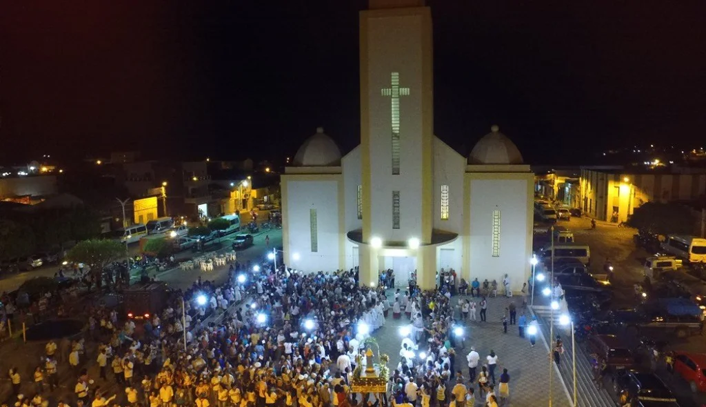 Chegada da caminhada a Igreja Matriz