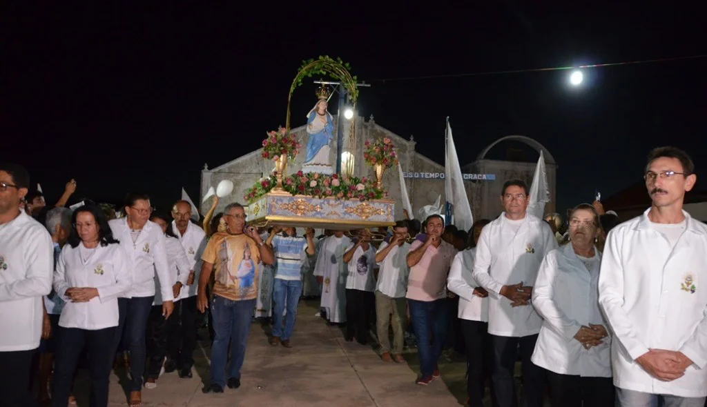 Devotos percorrem as ruas de Pio IX em caminhada