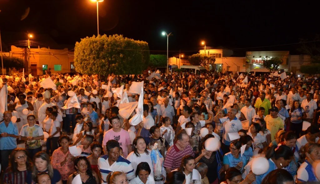 Fiéis participam de ato de desagrado em Pio IX