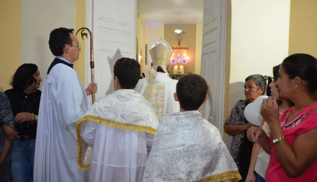 Igreja é reaberta após quinze dias fechada