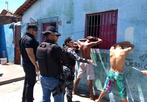 Prisões foram realizadas em um ponto de venda de entorpecentes