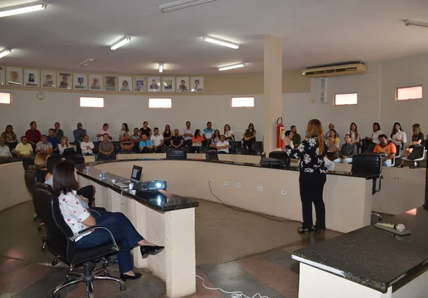 TCE realiza palestra a gestores municipais em Picos