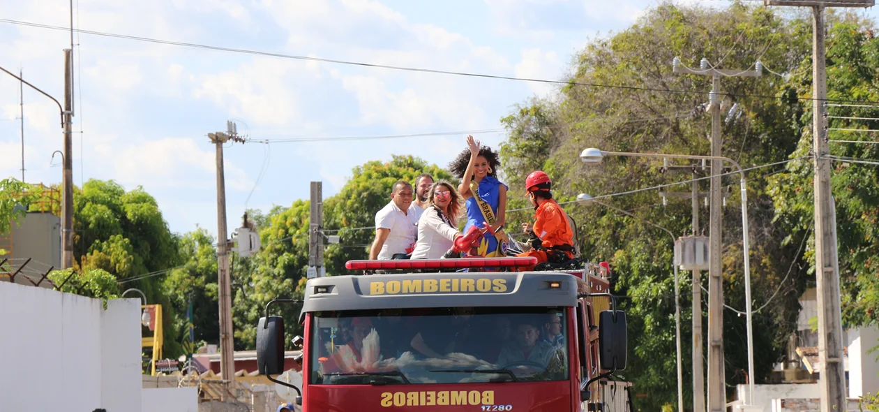 Miss no carro do Corpo de Bombeiros