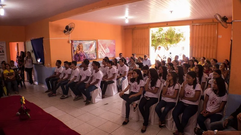 Adolescentes do Projeto Realizando Sonhos 