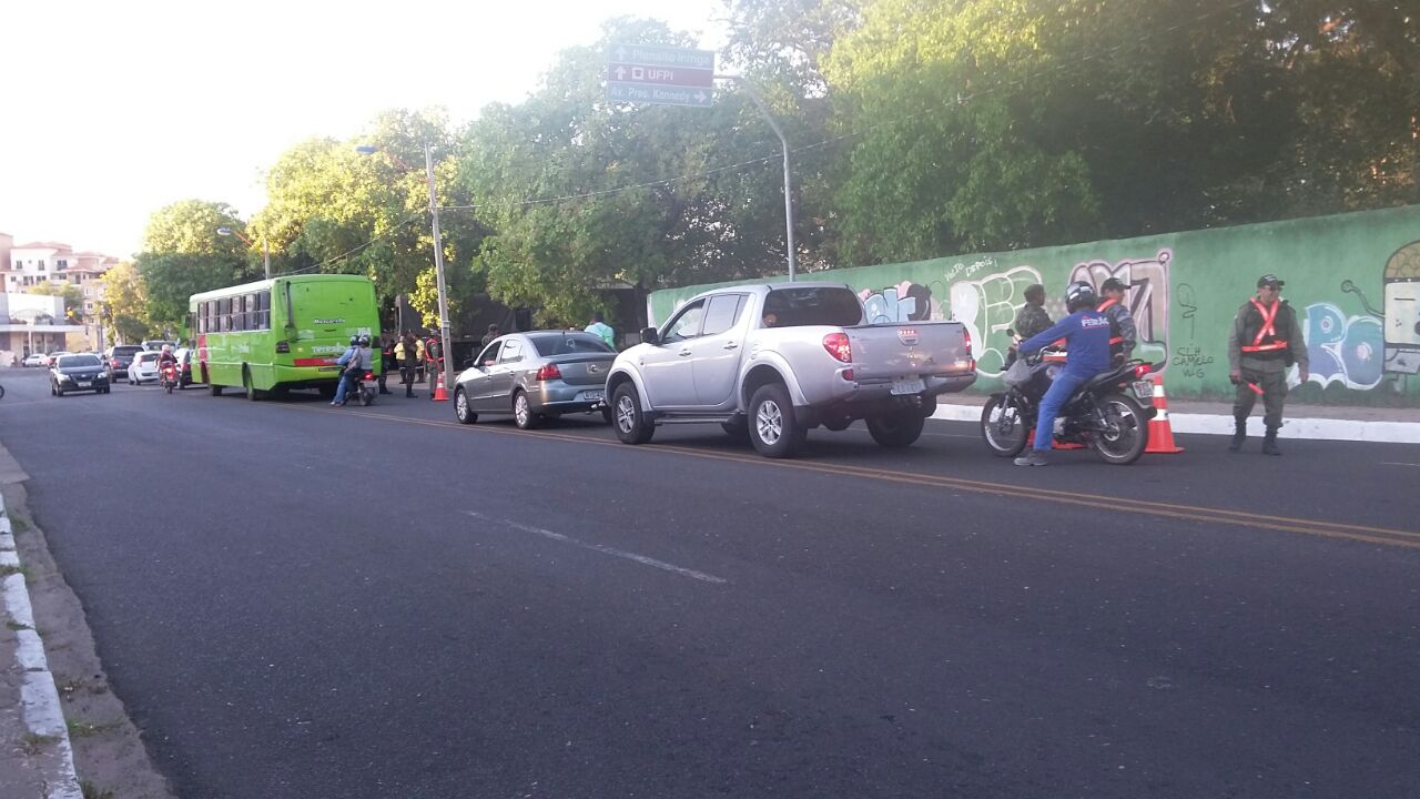 Operação aconteceu na Avenida Homero Castelo Branco 
