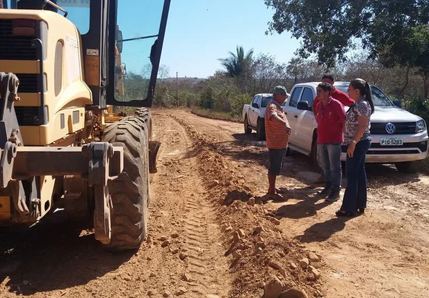 Prefeita Vilma Amorim juntamente com o secretário de infraestrutura Zé Germano