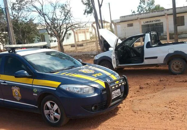 PRF apreende veículo roubado em Marcolândia