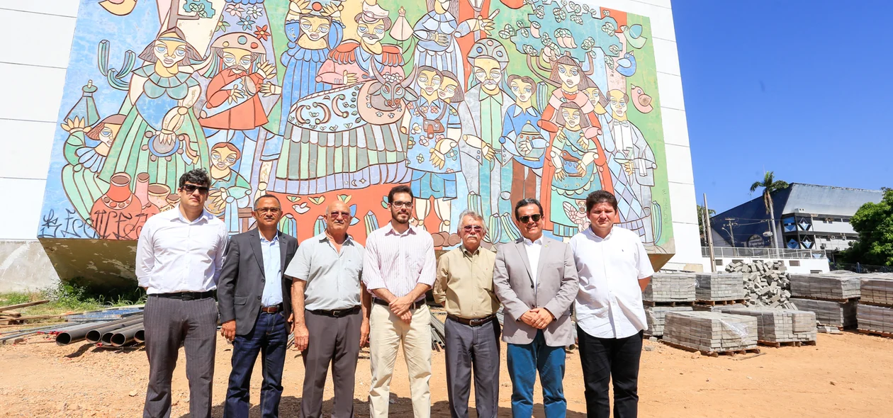 Autoridades em visita ao centro de convenções
