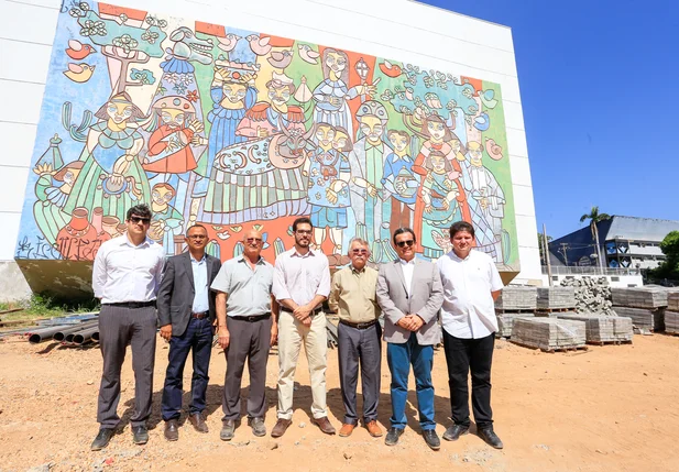 Autoridades em visita ao centro de convenções