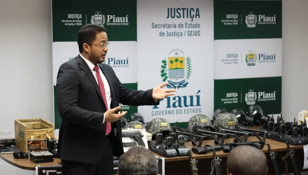 Entrega de armamento e equipamentos de segurança