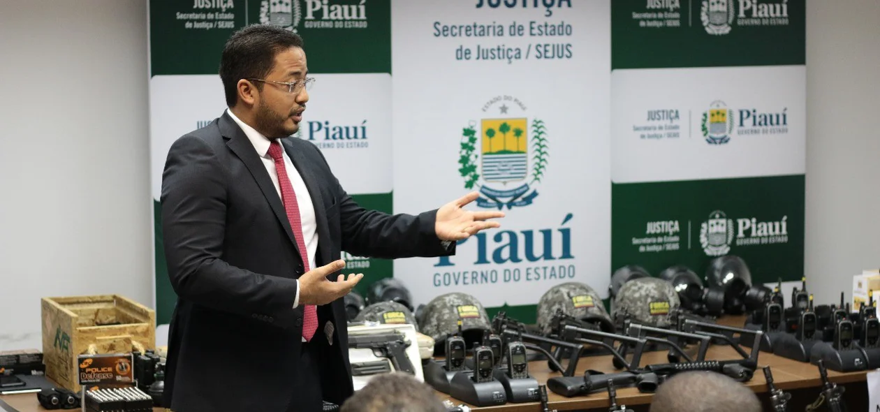 Entrega de armamento e equipamentos de segurança