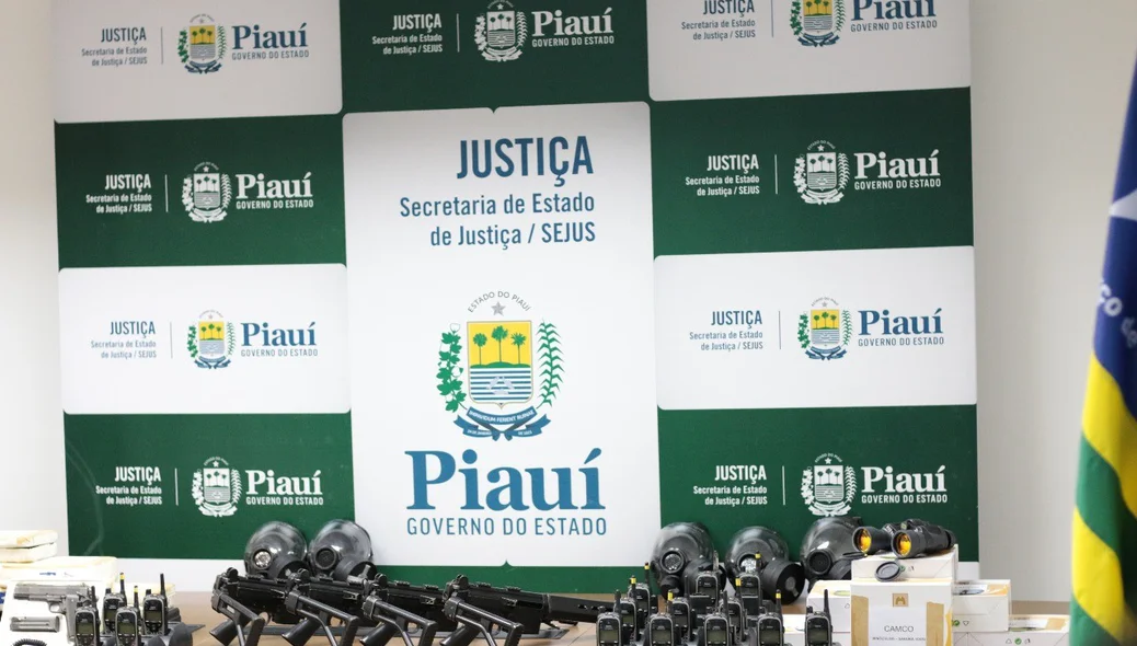Entrega de armamento e equipamentos 