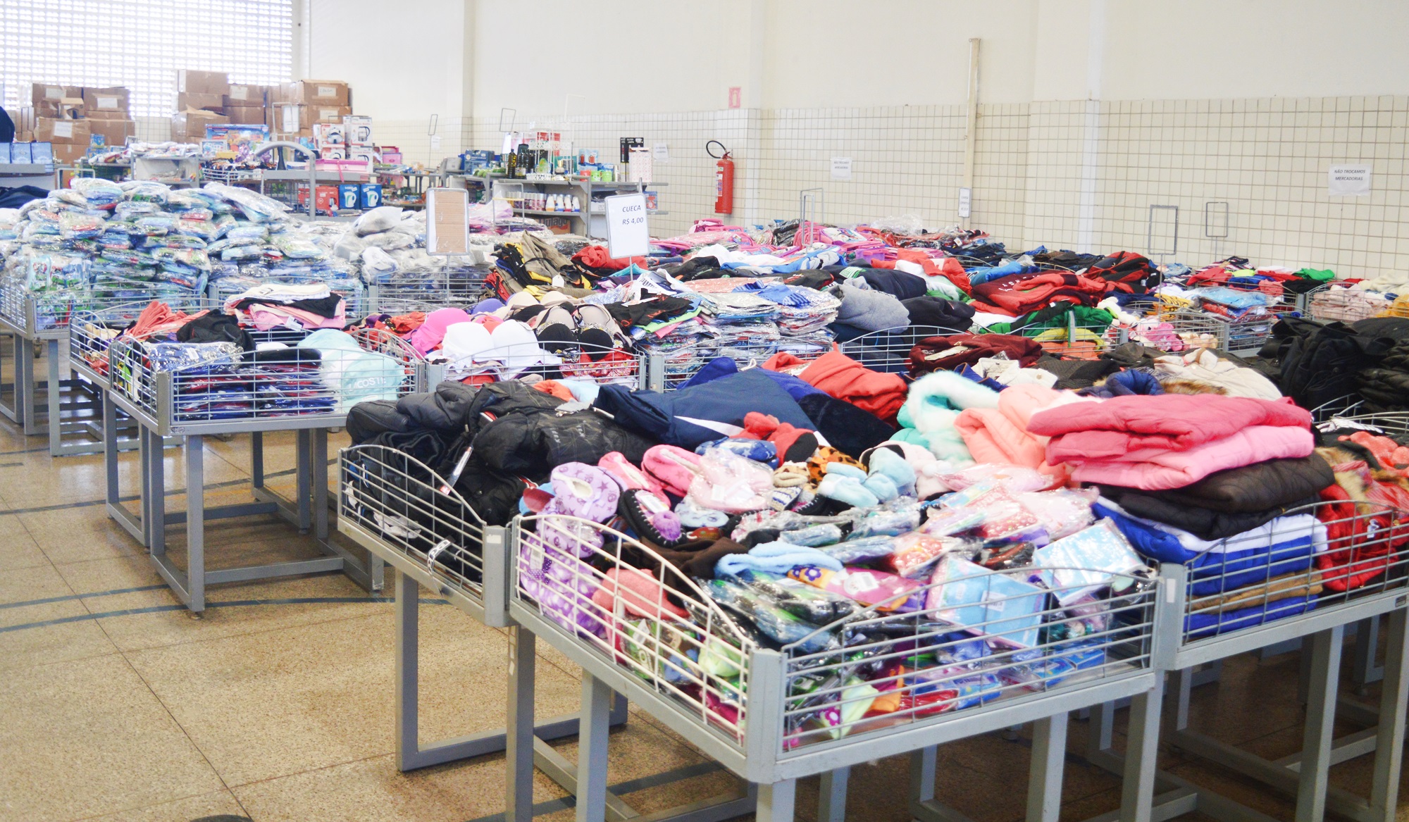 Bazar ocorreu neste sábado e segue até amanhã