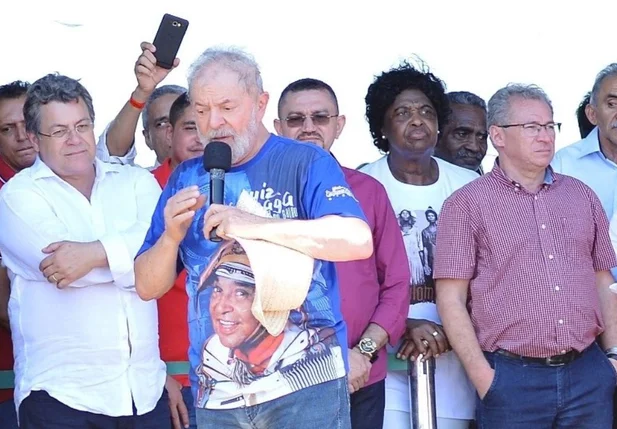 Lula promete conclusão da Ferrovia Transnordestina 