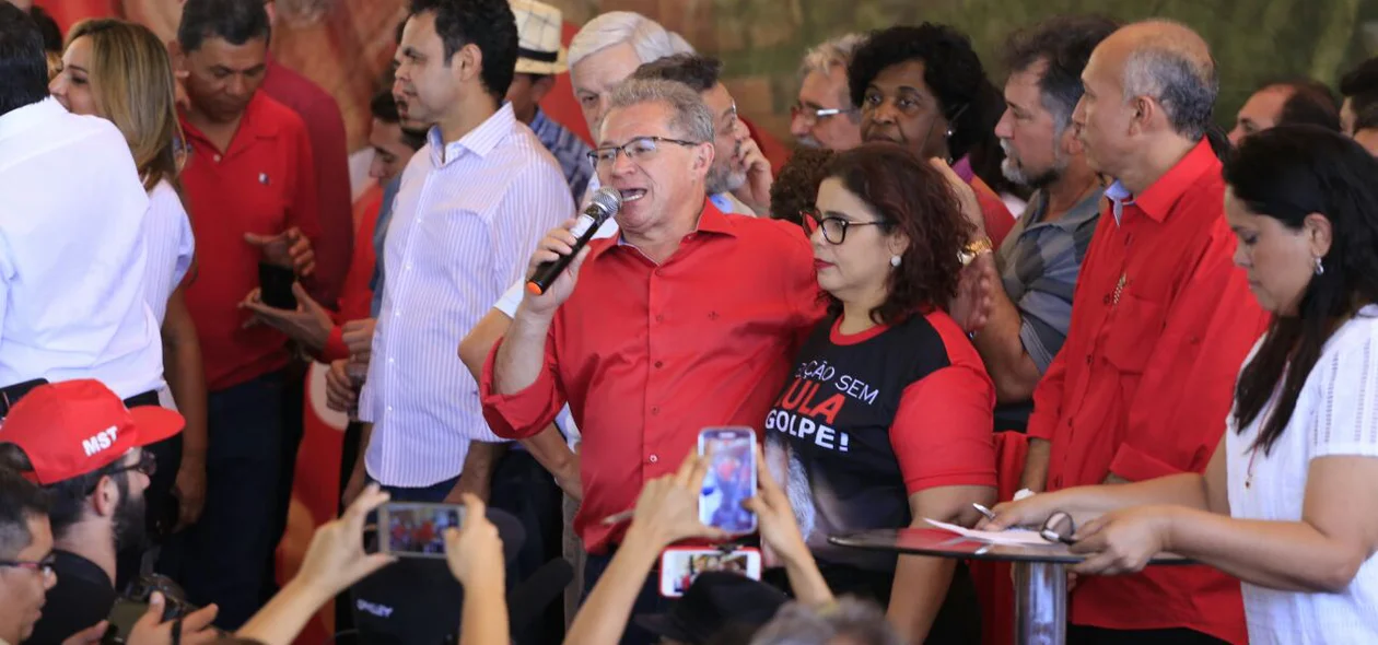 Assis Carvalho marca presença no ato do ex-presidente em Altos