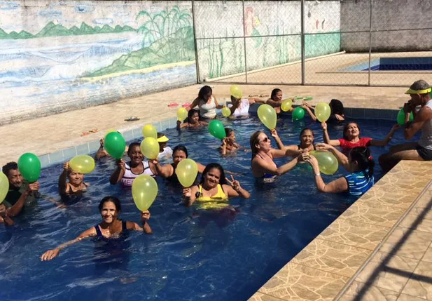 Atividade de hidroginástica