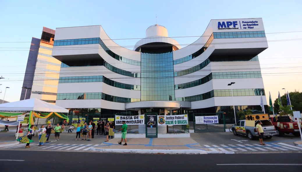 Ato aconteceu em frente ao MPF
