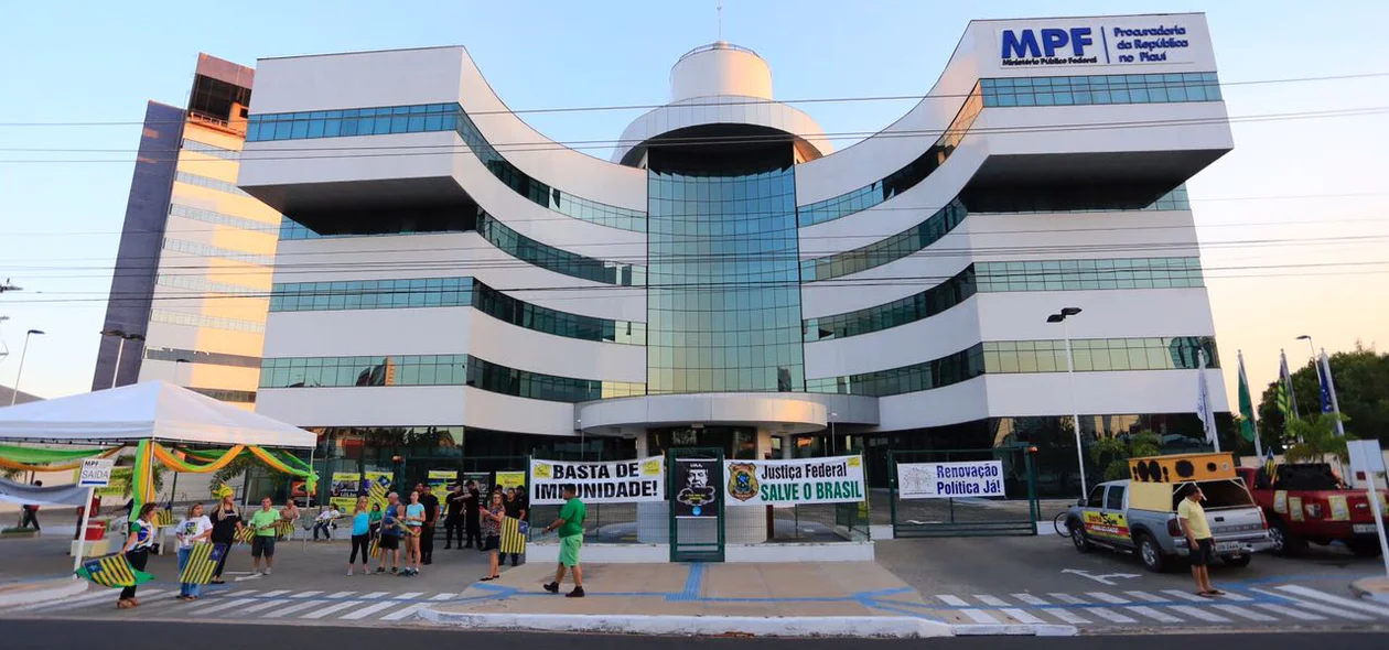 Ato aconteceu em frente ao MPF