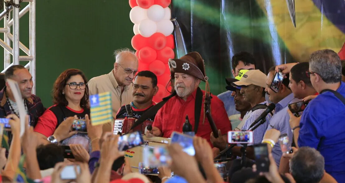 Ex-presidente Lula participa de ato em Altos
