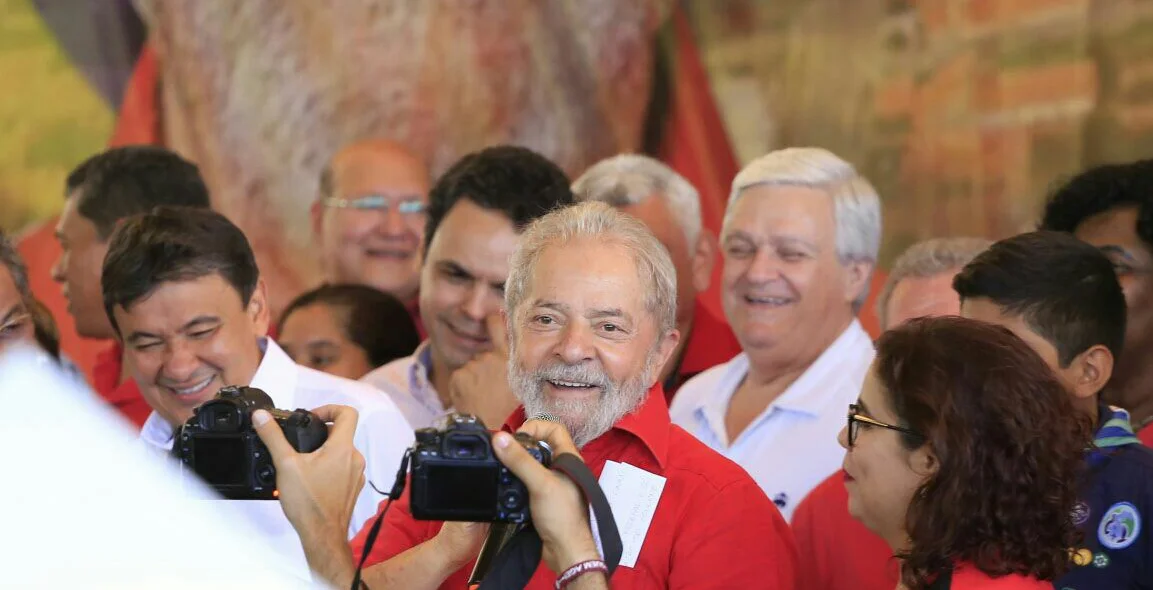 Ex-presidente Lula participa de ato no município de Altos
